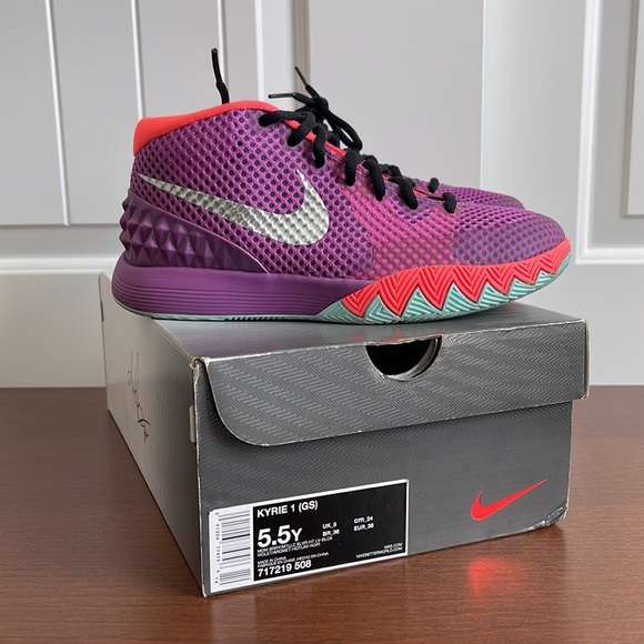 Kyrie Irving 1  'Easter' Edition - Picture 3 of 16